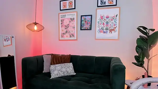 Tiffany_Low webcam