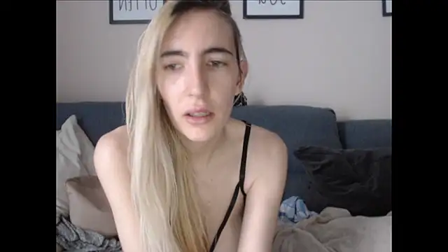 BarbieBlondieGirl webcam