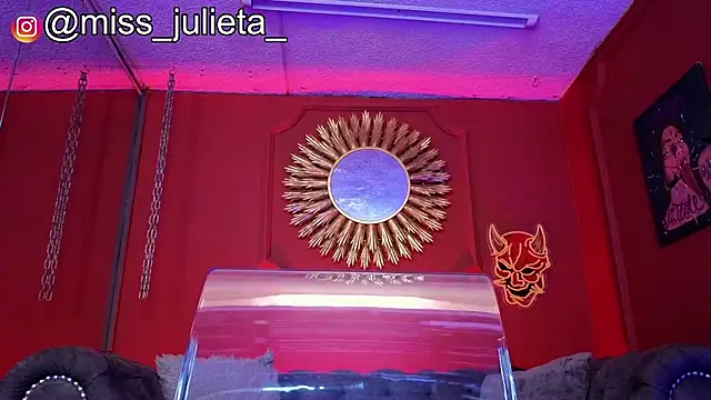 Julieta_Russell webcam