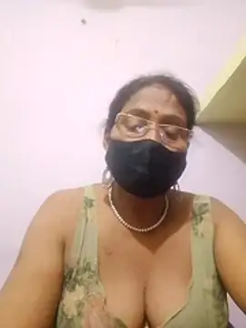 yamuna_033 (F milf) - boobs show