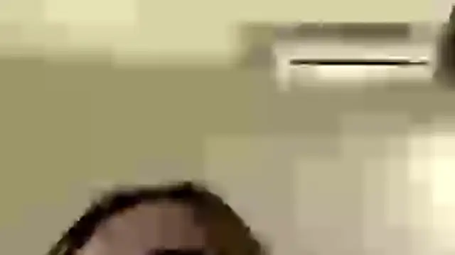 Ur_neighbor_Kira webcam