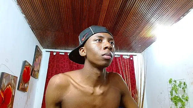 milo018 live sex cam