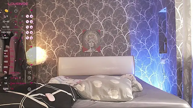 MiaMiaMeow webcam