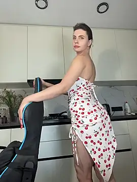 CurlyLara webcam