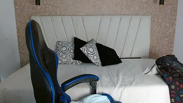 AliceSmity__ webcam
