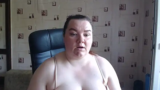 TasyaBigTTs webcam