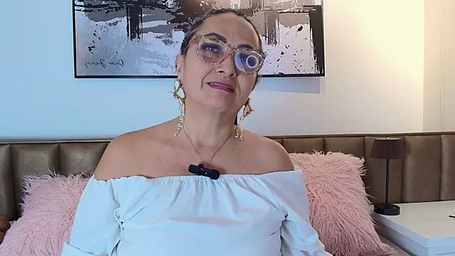 AlessandraLeroy webcam