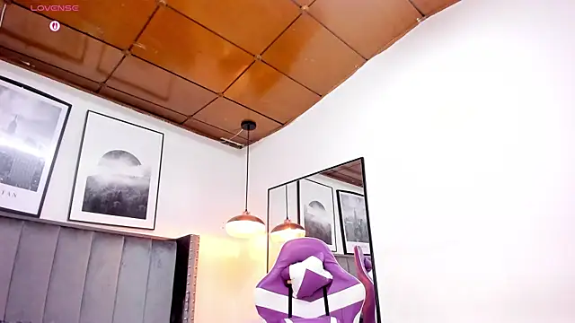 Clhoe_Johnson webcam