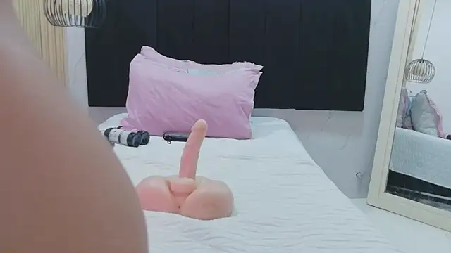 cutepetitee webcam