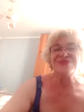 52MiaLove02 webcam