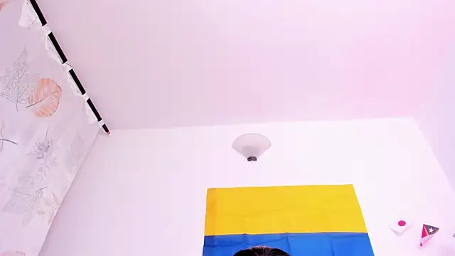 MiaFoox__ webcam