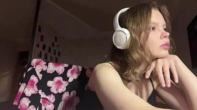 Vivienneyourdream webcam