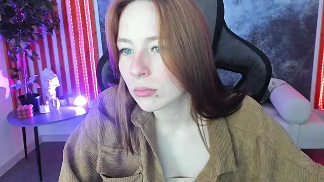DamnWitchh webcam