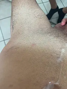 ludoooo05 (M twink) - sborrata con foto culo femmina
