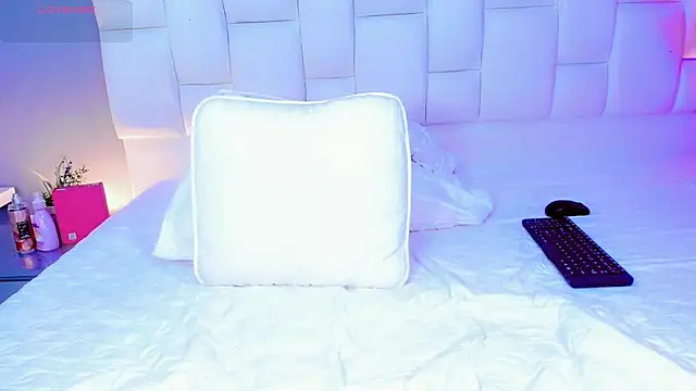Kisses_Sophia webcam