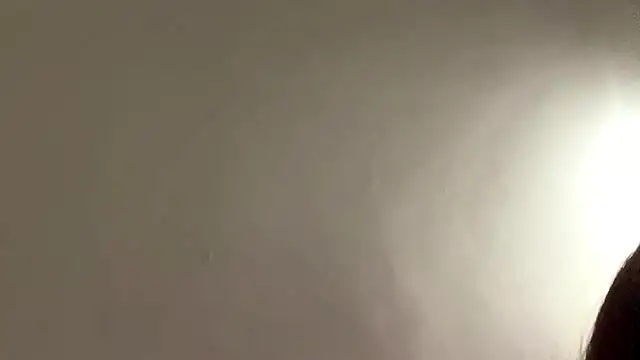 Ur_neighbor_Kira webcam