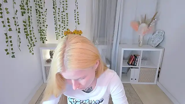 Laly_Peach webcam