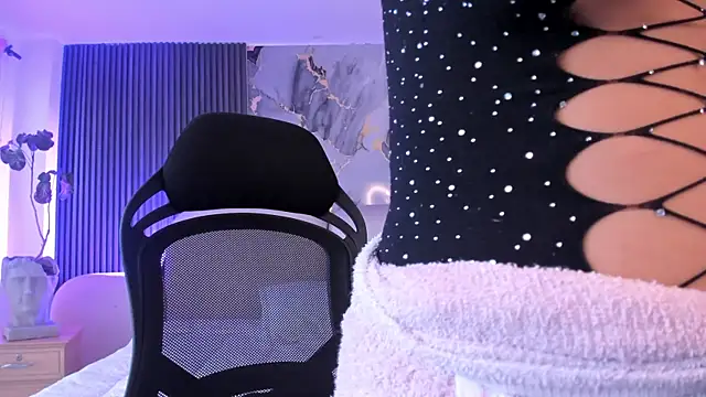 CarolineFyre webcam