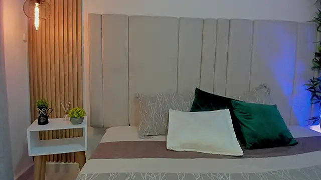 Victoria_Rosee webcam