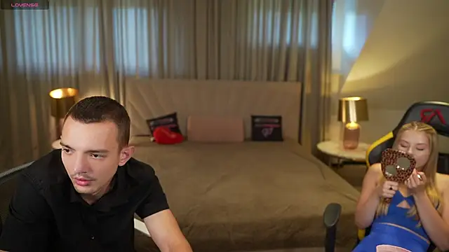 Melissa_kiss054