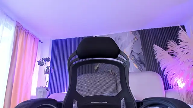 CarolineFyre webcam