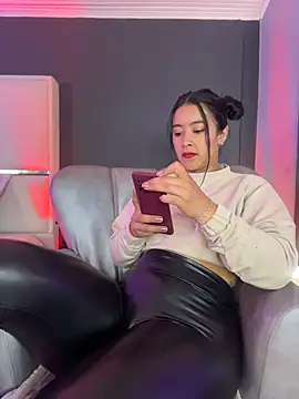 BellaFernandez__ webcam