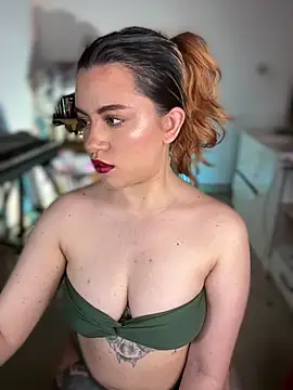 NikkiNix webcam