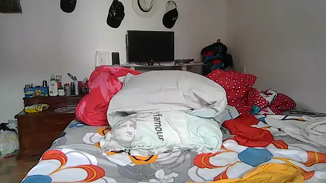 Layla-Astrum webcam