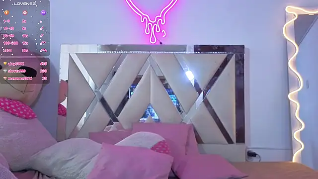MILAH_TAY live cam on StripChat