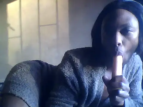 Blackhornybitc live cam on StripChat