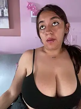 Im_Luuu webcam
