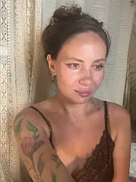 MilaniMuse live cam on StripChat