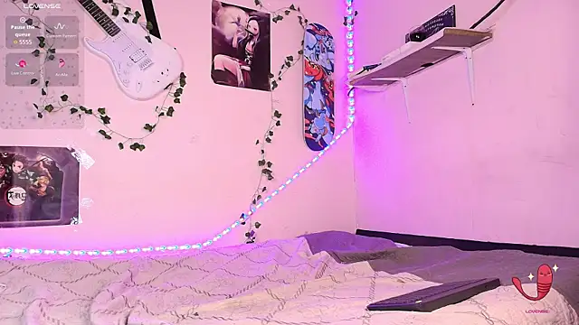 Lucy-morninghstar live sex cam