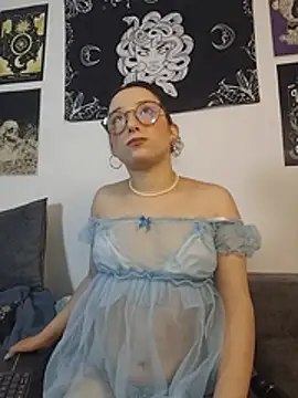 little__ammy live cam on StripChat