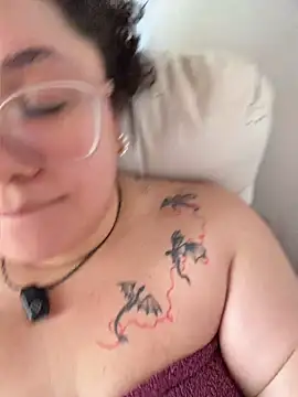 CurlyMilf_Vannexxxa webcam