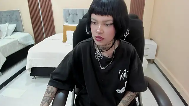 Bela_Craxkerr live cam on StripChat
