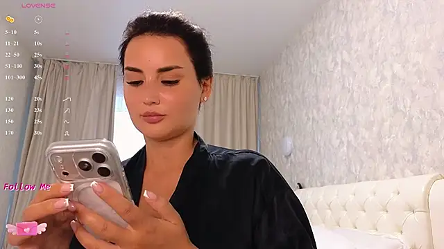 LaraSkinny live cam on StripChat