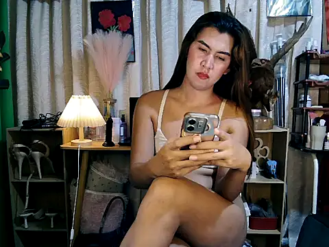 ur_hot_jenelle live cam on StripChat