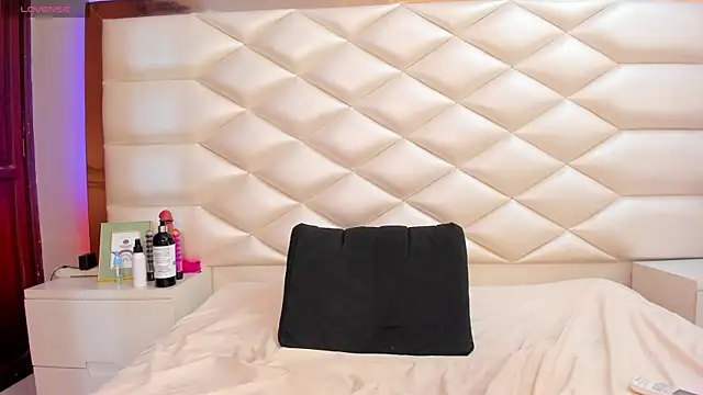 KeishaConie live cam on StripChat