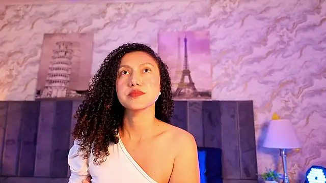 kiara-belle live cam on StripChat