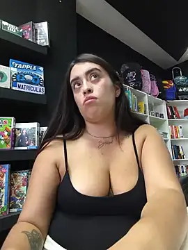 MissNyraSecret webcam