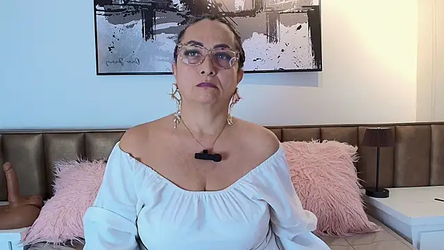 AlessandraLeroy webcam