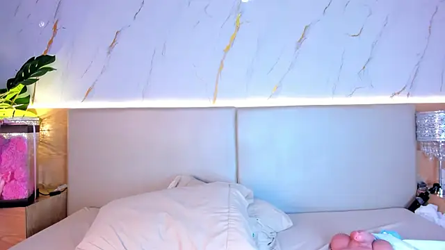Julietaa_1 live cam on StripChat