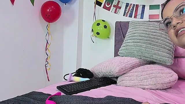 NahomyEvans webcam