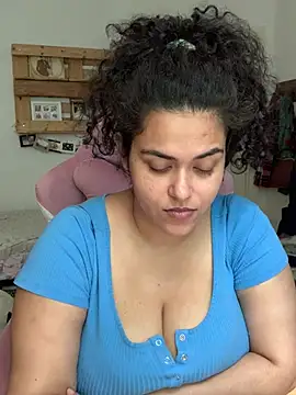 Curvydesifromgermany webcam