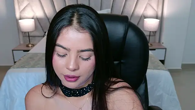 Layla_Breezee webcam