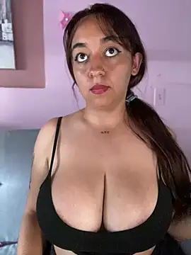 Im_Luuu webcam
