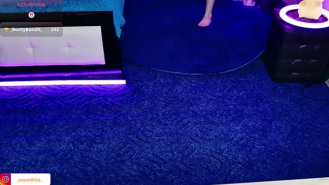 NaomiHita webcam
