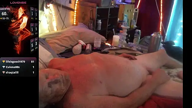Pussyeat2please webcam