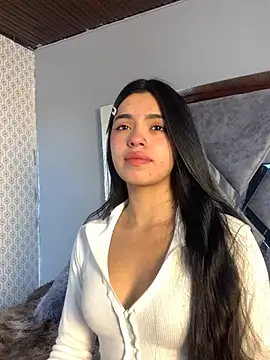 LunaMoore_Pink webcam